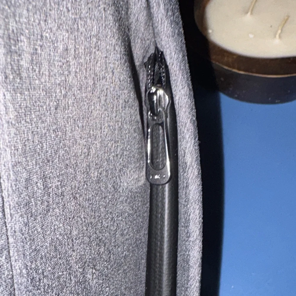Urban Nature Gray Men's Crossbody Bag with magnetic closure.